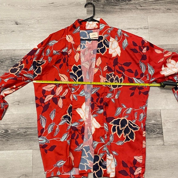 URBAN OUTFITTERS Floral Kimono Top / Cardigan Size: M Red w/ Floral Print - Picture 6 of 8